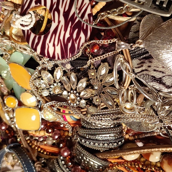 5 LBS Wearable Necklaces 45 Count Some Branded BEADS Chains BOHO Hippie Styles - Picture 4 of 9